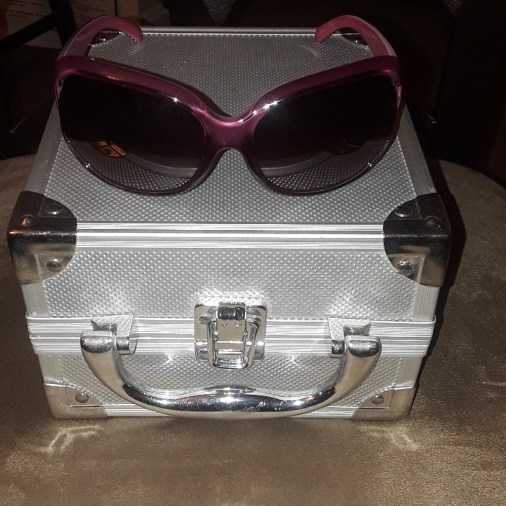 Sunglasses (NEVER WORN)
